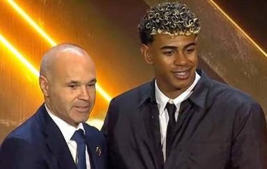 争四格局大乱，曼联3场不败，积分追平切尔西，与欧冠区只差1分