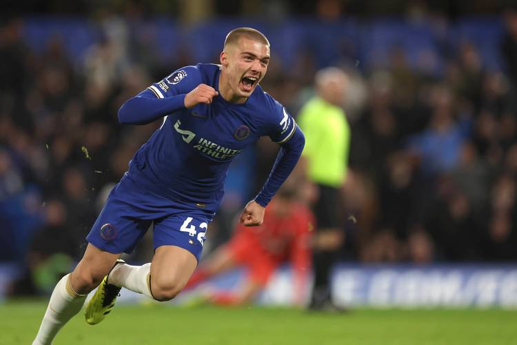 袁甲：成都个别球迷对阿奇姆彭种族歧视的行为必须严惩